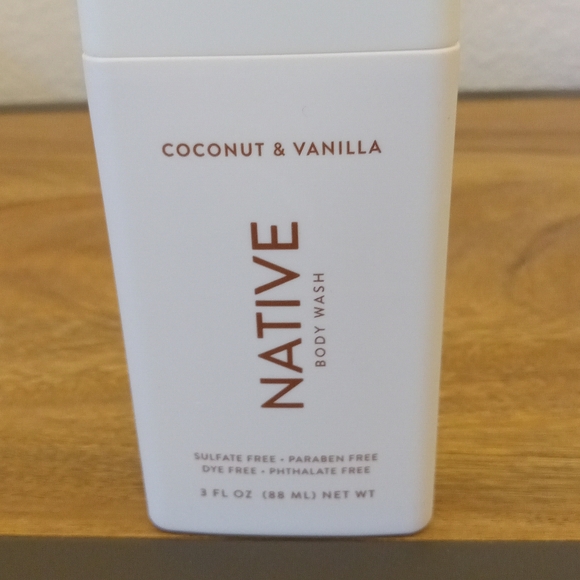 Native coconut & vanilla body wash - Picture 3 of 3